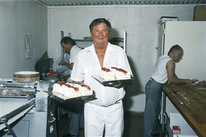 Konditor Lennart Jönsson inne på Continental i Ronneby 1989.