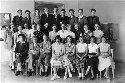 Samrealskolan (Snäckebacksskolan) i Ronneby med 15-åriga elever 1953.