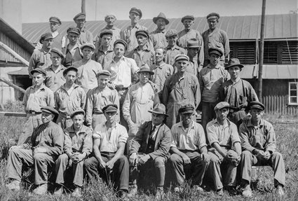 Tegelbruksarbetare på Angelskogs tegelbruk, 1930-talet.