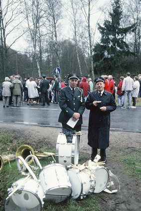 Lennart Harrysson och Einar Håkansson på Första Majreveljen med ABF:s Musikkår i Kallinge, maj 1991.