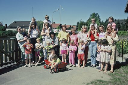 Personal och barn på Solvändans förskola i Kallinge, juni 1991.