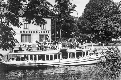 Ångslupen Rottne på Ronnebyån vid Strandgatan i Ronneby, tidigt 1950-tal.