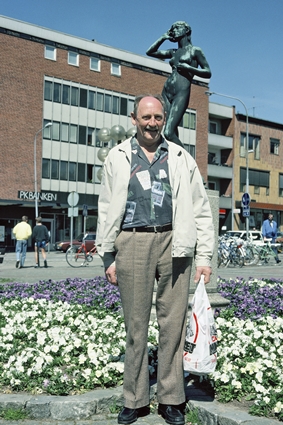 "Ronnebypoeten" Kurt Petersson på torget i Ronneby, 1989.